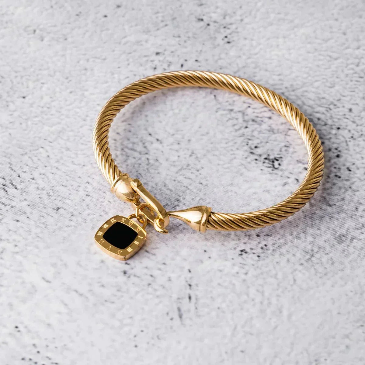 Square Onyx Pendant Bracelet - Gold