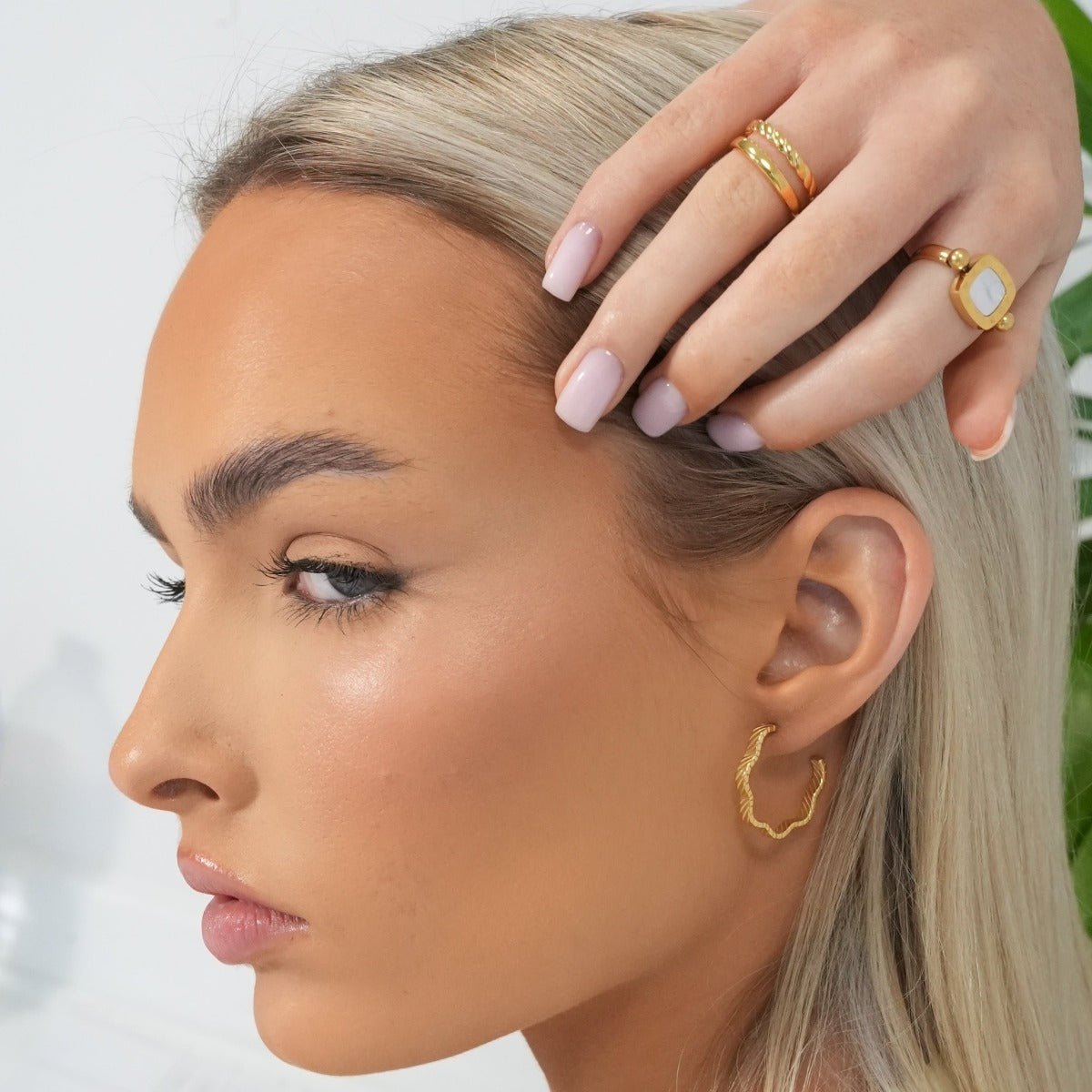 Wavy Texture Hoop Earrings - Gold