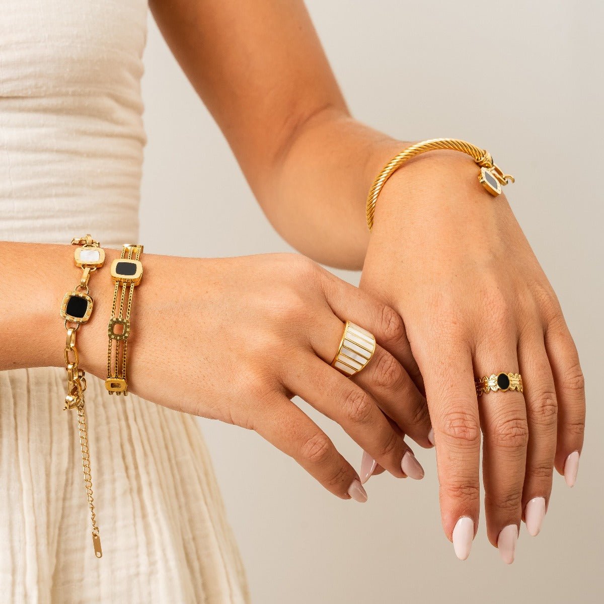 Mono Square Bracelet - Gold