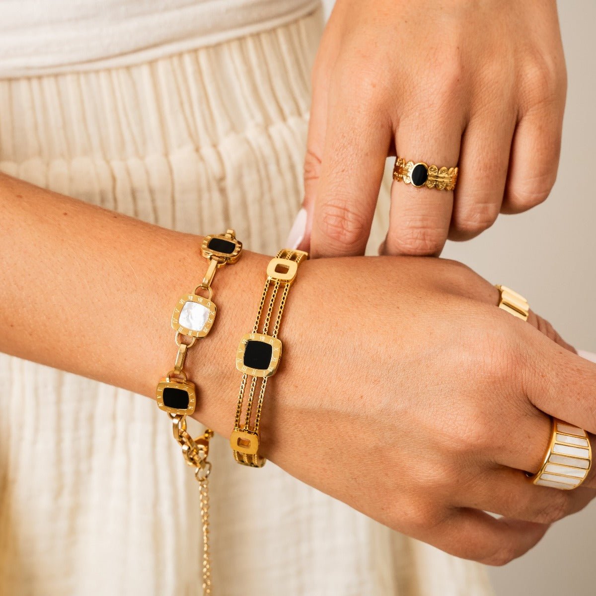 Mono Square Bracelet - Gold