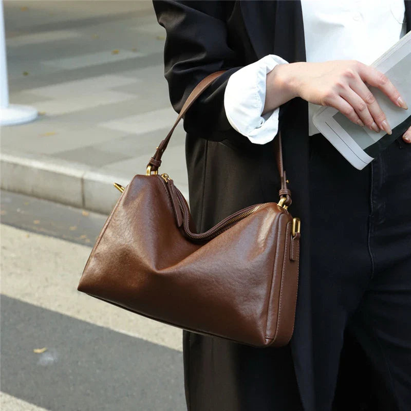 Isabella Shoulder Glamunik