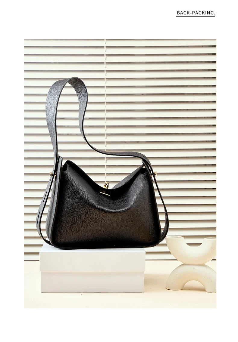 Classic Crossbody Elanora