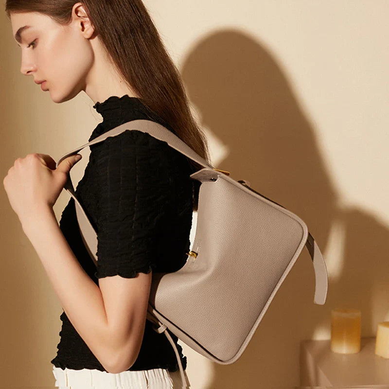 Classic Crossbody Elanora