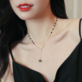 Collier Doré Avec Pendentif En Cristal