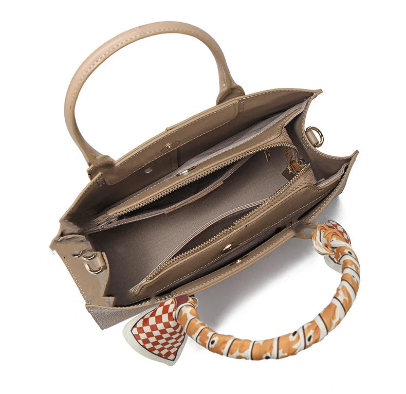 Madeleine Hobo Glamunik
