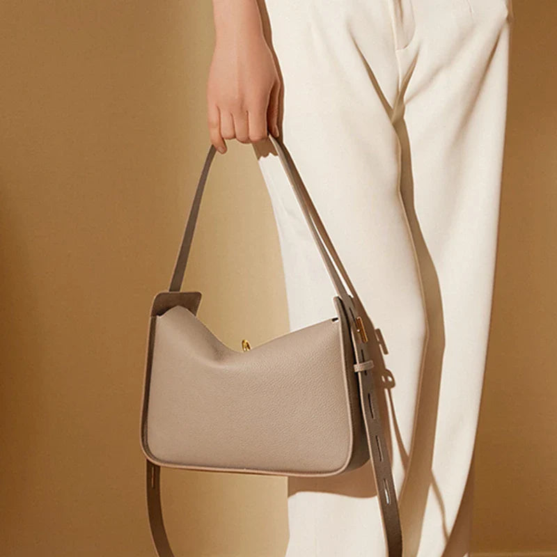 Classic Crossbody Elanora