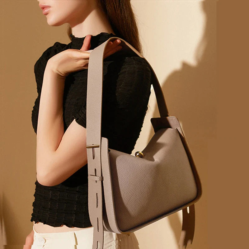 Classic Crossbody Elanora