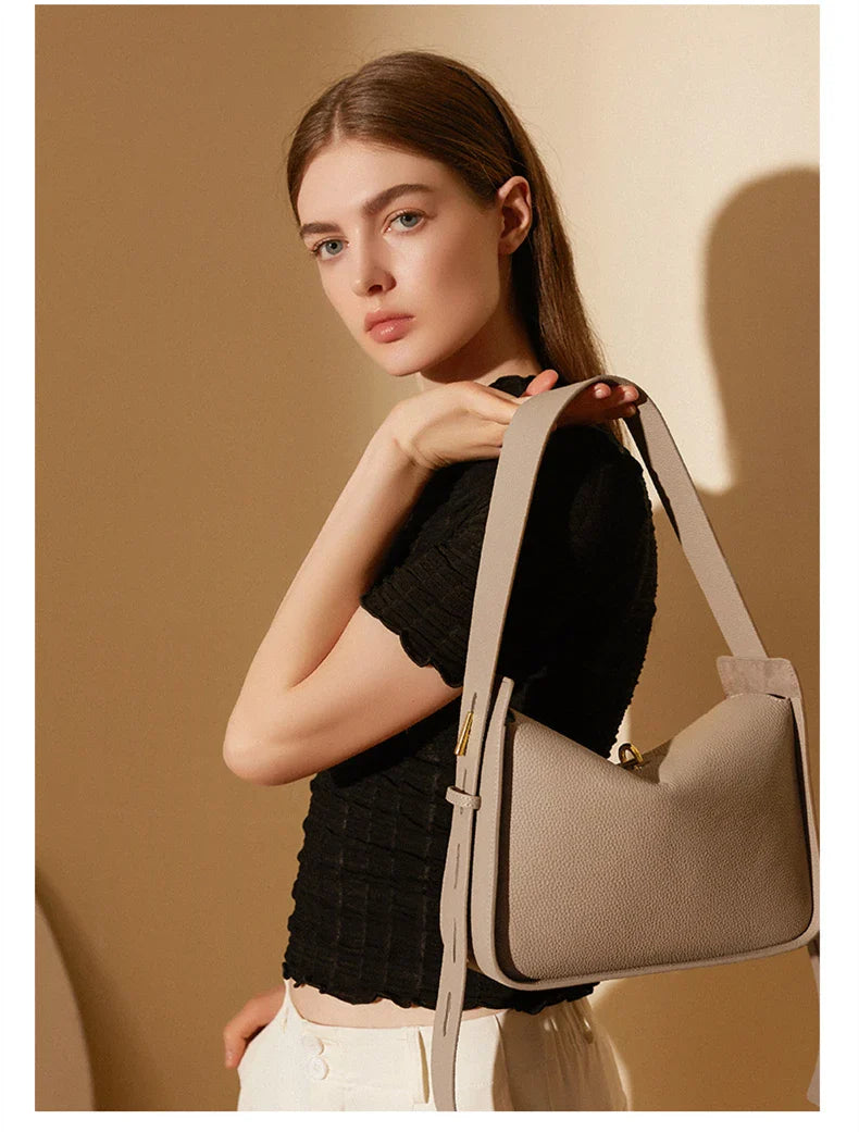 Classic Crossbody Elanora