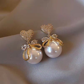 Boucles D'oreilles Dorées Avec Pendentif En Perle