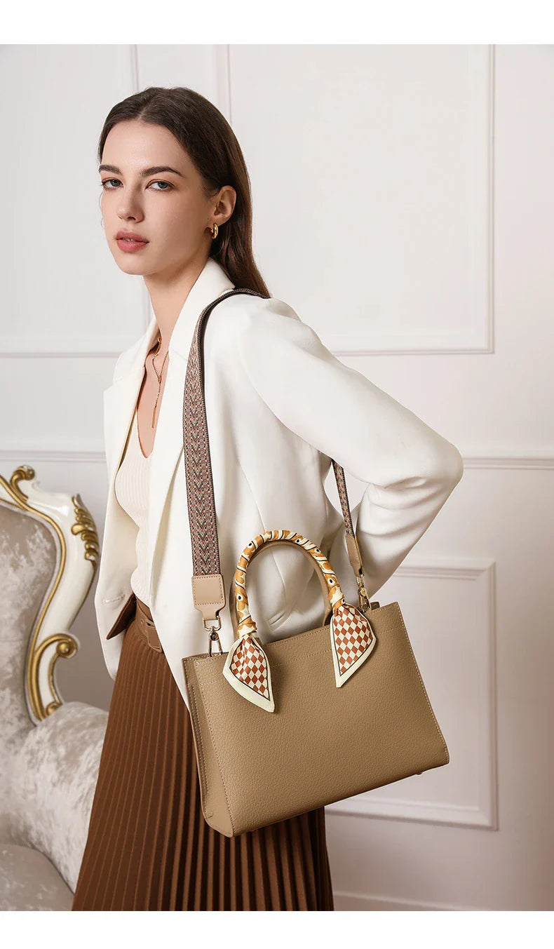 Madeleine Hobo Glamunik