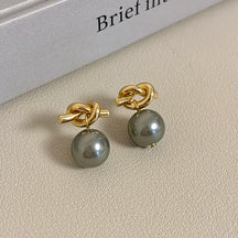 Boucles D'oreilles Dorées Avec Perle Grise