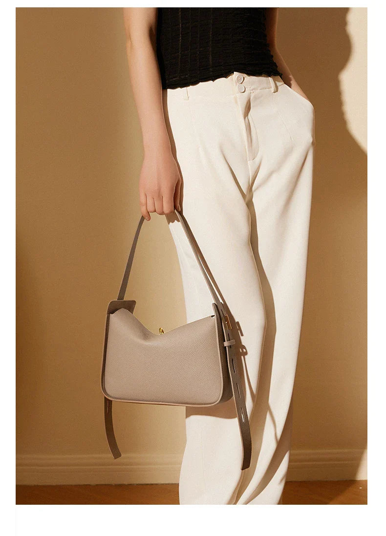 Classic Crossbody Elanora