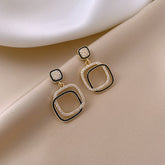 Boucle D'oreille Doré Avec Pendentif Carré
