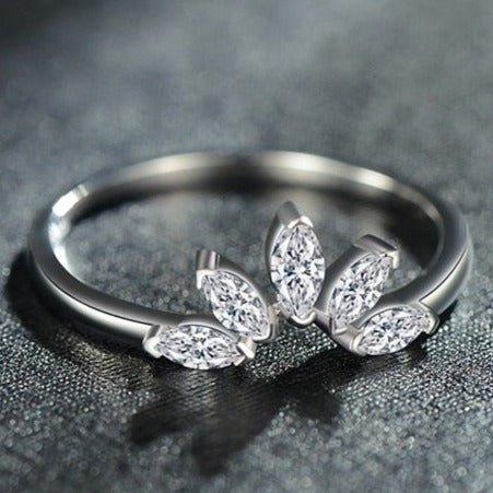 Bague En Argent Avec Couronne De Zirconiums